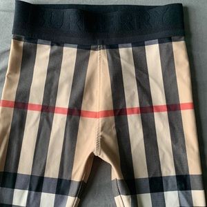 Burberry kid legging size 6Y